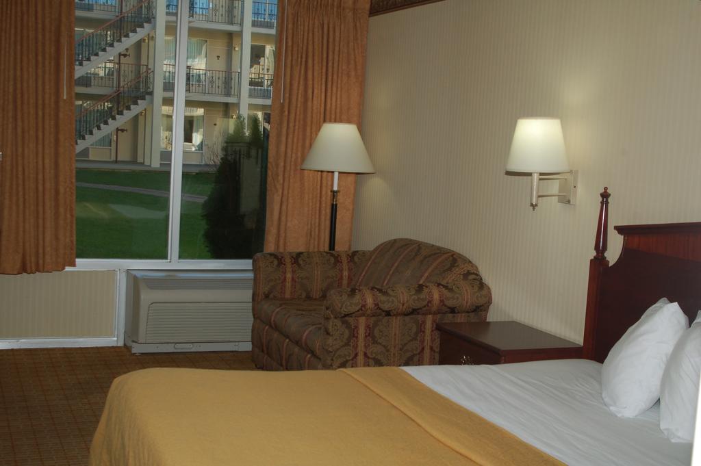 Stayapt Suites Alexandria-Fort Belvoir Exterior photo